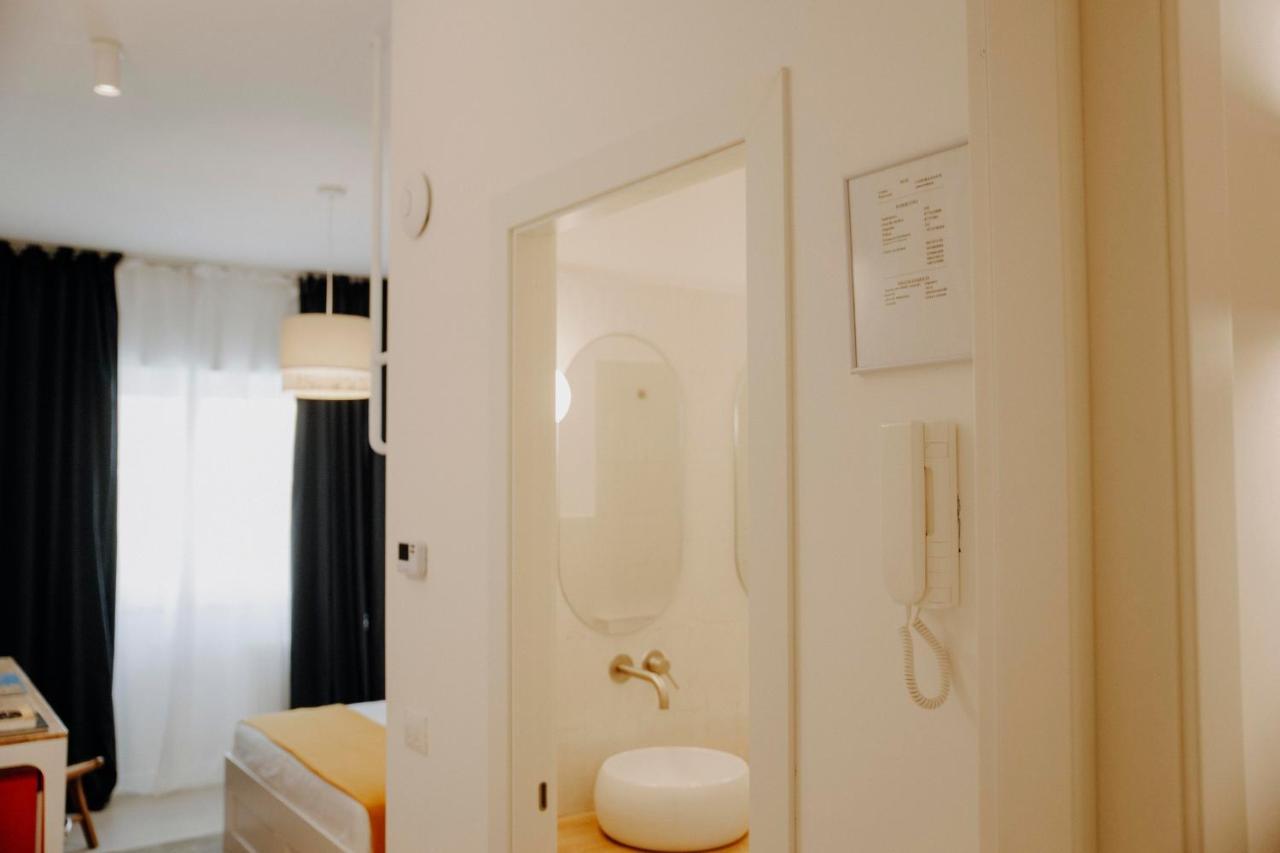 Petrarca17 Guest House A Due Passi Dal Mare Terracina Eksteriør billede