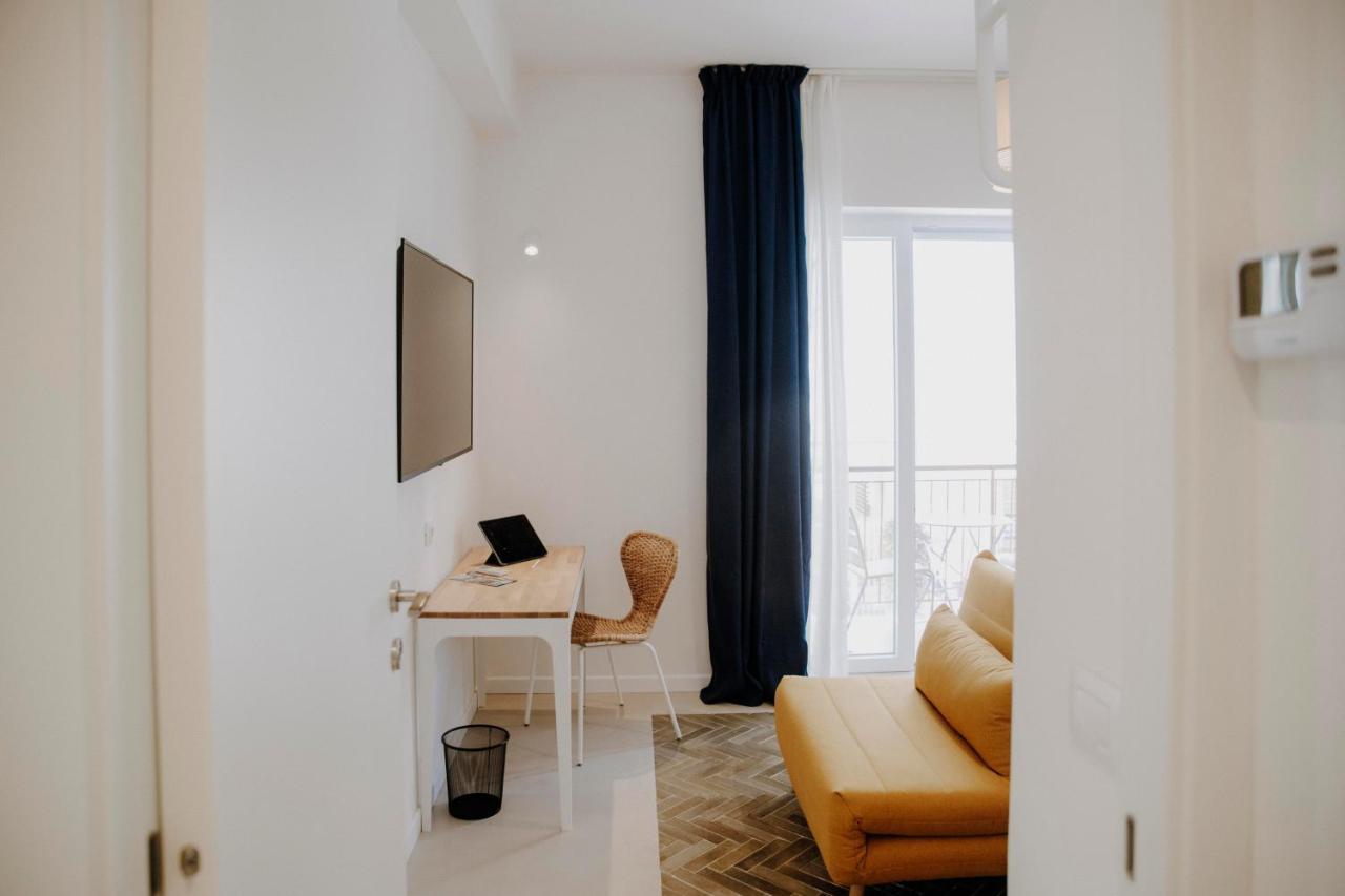 Petrarca17 Guest House A Due Passi Dal Mare Terracina Eksteriør billede